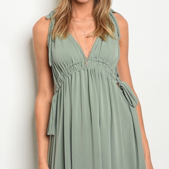 LAST 1! Sleeveless V-neck babydoll fit drape dress - Picture 2 of 8